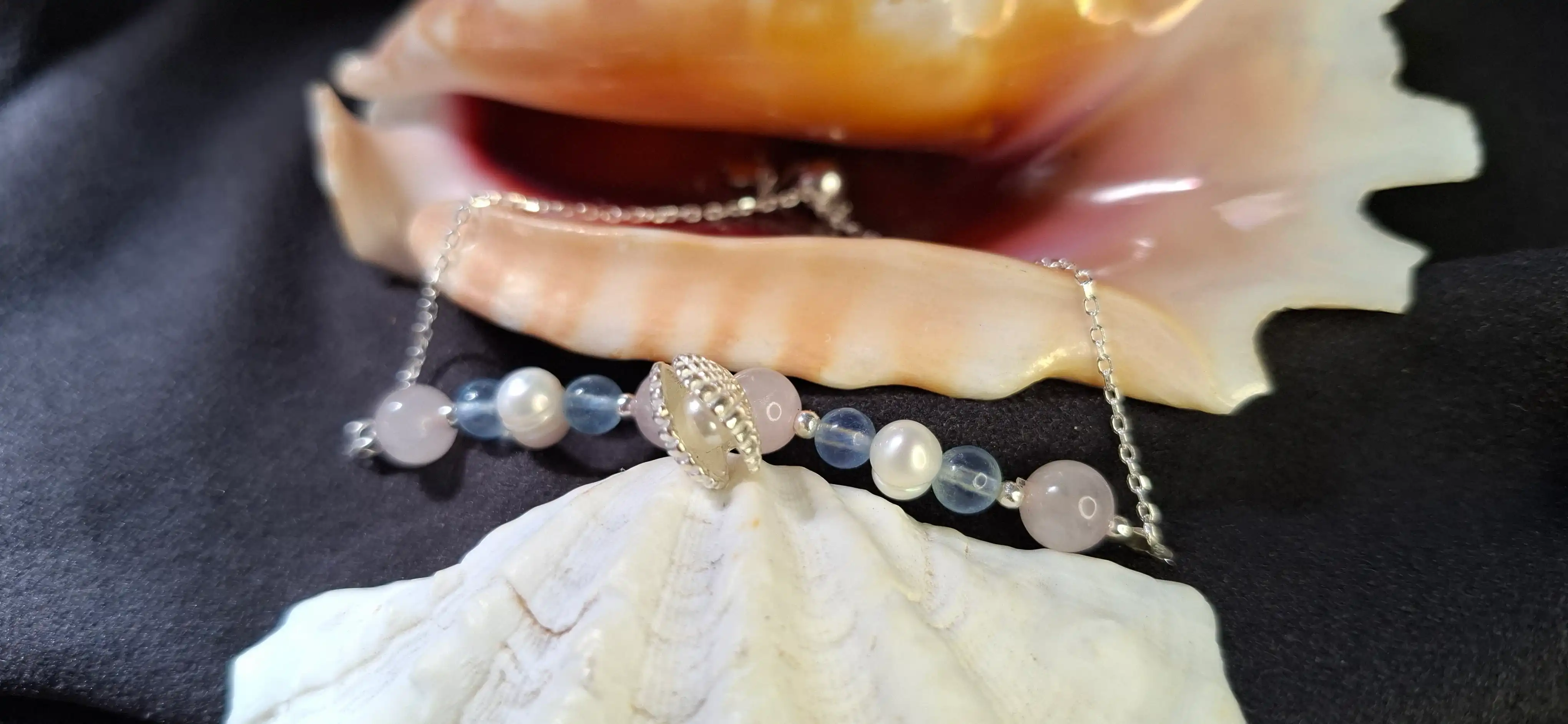 Ocean's Guardian: Aquamarine, Rosequartz & Pearls/Pearl-enclosed Silver Clam (shell) Bracelet | S925 Silver